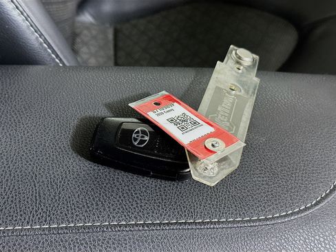 Used 2020 Toyota Camry XSE FWD image 33