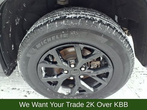 Used 2024 Jeep Grand Cherokee Altitude image 16