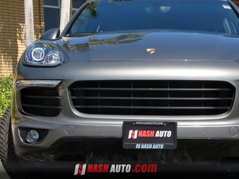 Used 2018 Porsche Cayenne AWD/4WD image 18