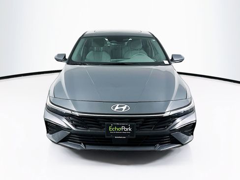 Used 2025 Hyundai Elantra SEL FWD image 2