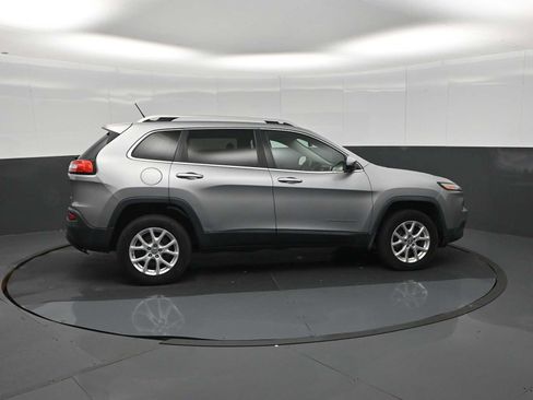 Used 2014 Jeep Cherokee Latitude AWD/4WD image 9