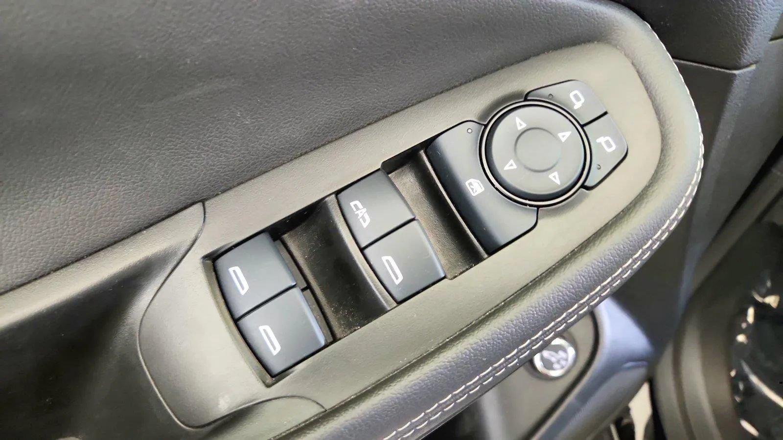 Used 2024 Buick Encore GX Preferred AWD/4WD image 23