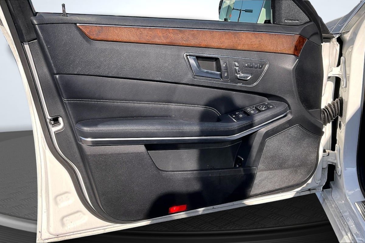 Used 2014 Mercedes-Benz E 350 Sedan image 23