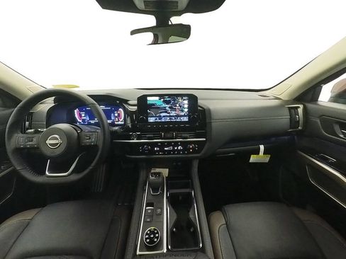 Certified 2024 Nissan Pathfinder Platinum AWD/4WD image 32