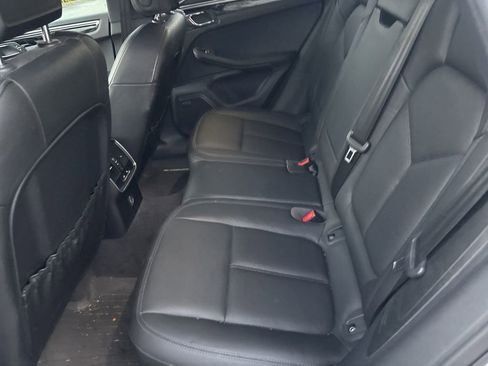 Used 2018 Porsche Macan image 27