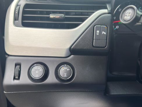 Used 2018 GMC Yukon SLE image 13