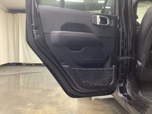 Used 2021 Jeep Gladiator Rubicon image 12