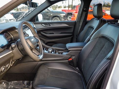 New 2025 Jeep Grand Cherokee Altitude image 19