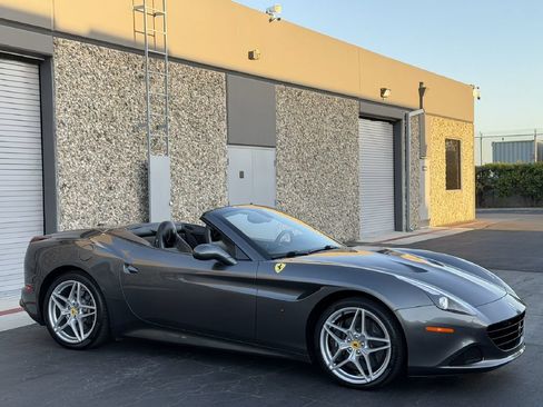 Used 2016 Ferrari California T RWD image 13