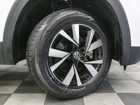 Certified 2022 Volkswagen Atlas Cross Sport SE AWD/4WD image 17