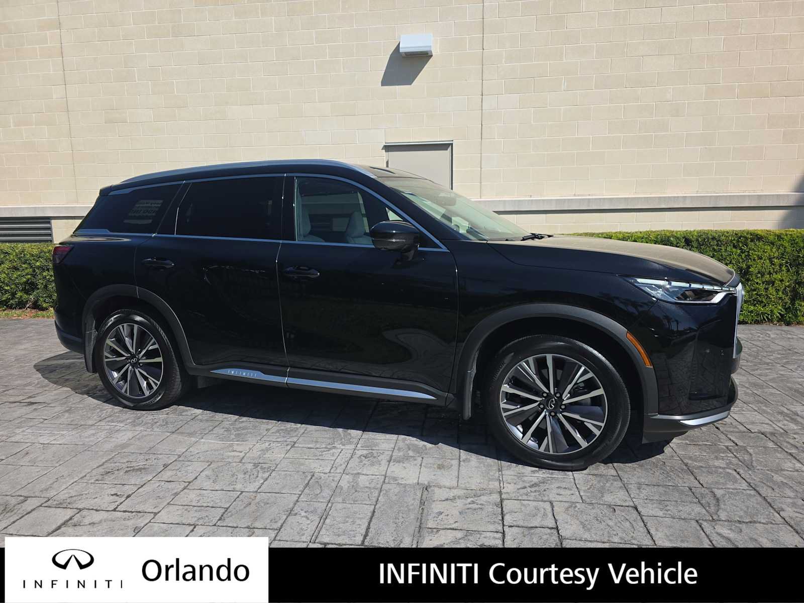 Certified 2026 INFINITI QX60 Luxe w/ Cargo Package FWD image 1