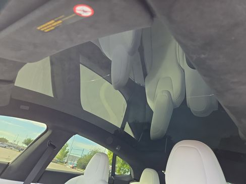 Used 2022 Tesla Model S Plaid image 16