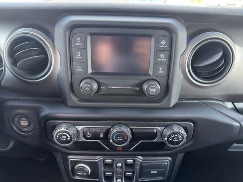Used 2018 Jeep Wrangler Unlimited Sport S AWD/4WD image 18