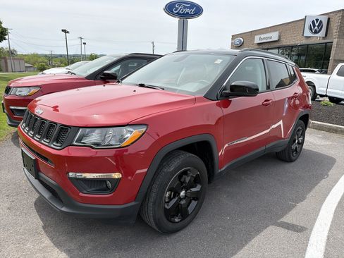 Used 2020 Jeep Compass Latitude w/ Cold Weather Group AWD/4WD image 4