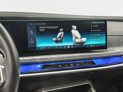 Used 2025 BMW 740i xDrive 740i xDrive image 21