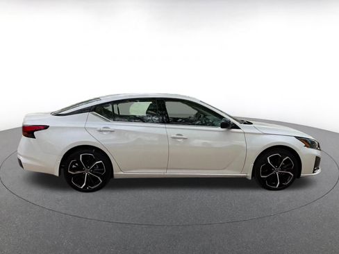 Used 2025 Nissan Altima 2.5 SR image 16