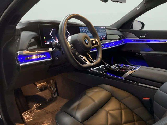 Used 2026 BMW 740i xDrive AWD/4WD image 18