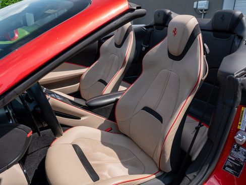 Used 2024 Ferrari Roma Spider RWD image 31