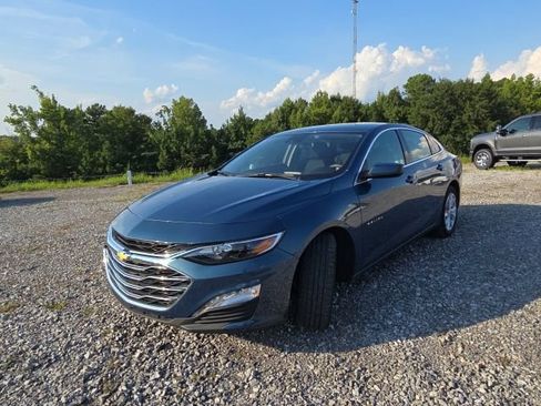 Used 2025 Chevrolet Malibu LT FWD image 3