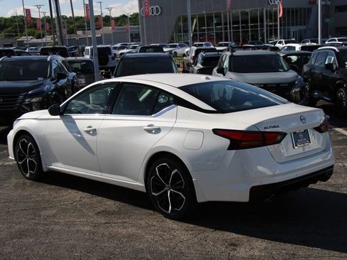Certified 2025 Nissan Altima 2.5 SR FWD image 3
