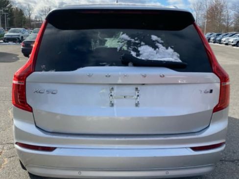 Used 2022 Volvo XC90 T6 Momentum image 8