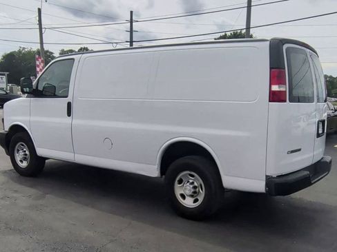 Used 2018 Chevrolet Express 2500 w/ Driver Convenience Package RWD image 6