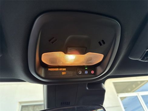 Used 2025 Buick Envista Sport Touring image 26