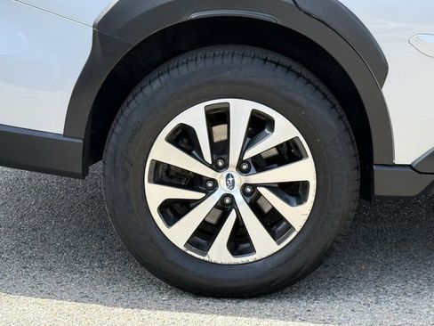 Used 2023 Subaru Outback Premium image 7