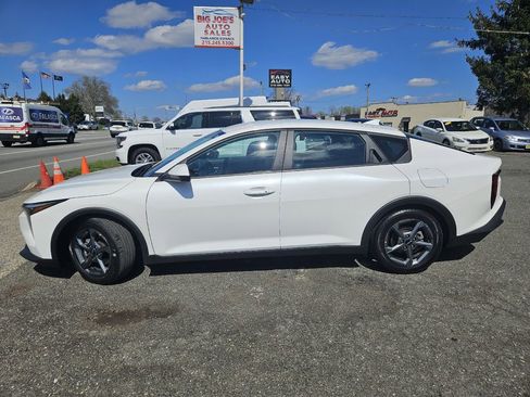 Used 2025 Kia K4 LXS FWD image 2