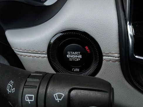 Used 2025 Jeep Compass Limited AWD/4WD image 29