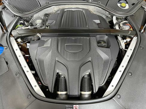 Certified 2025 Porsche Panamera 4 AWD/4WD image 31