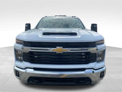 New 2026 Chevrolet Silverado 3500 LT AWD/4WD image 2