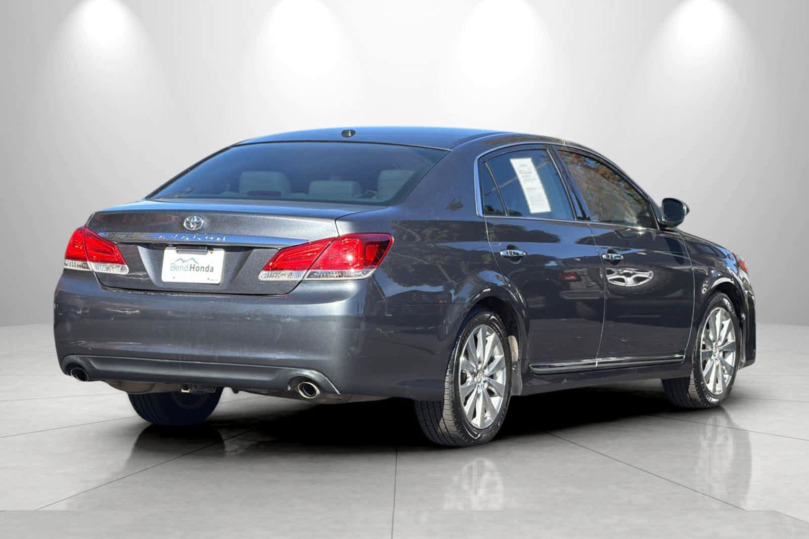 Used 2011 Toyota Avalon Limited FWD image 2