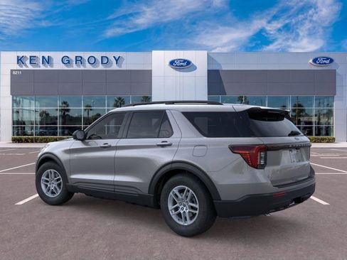 New 2026 Ford Explorer Active RWD image 5