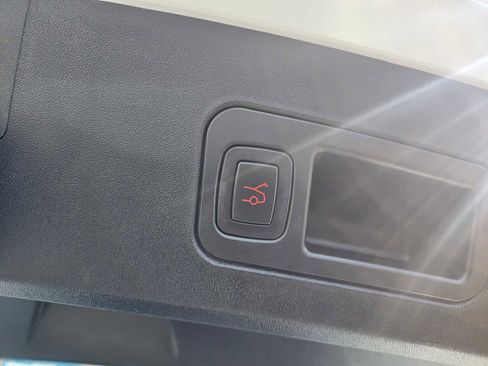 Used 2019 Tesla Model S Standard Range image 18