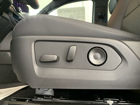 New 2024 Chevrolet Colorado LT w/ LT Convenience Package III image 17