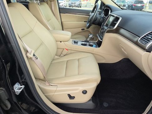 Used 2018 Jeep Grand Cherokee Limited AWD/4WD image 32
