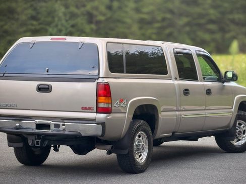 Used 2003 GMC Sierra 1500 SLT w/ SLT Preferred Equipment Group AWD/4WD image 12