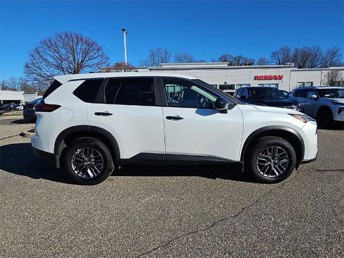 Certified 2025 Nissan Rogue S image 9