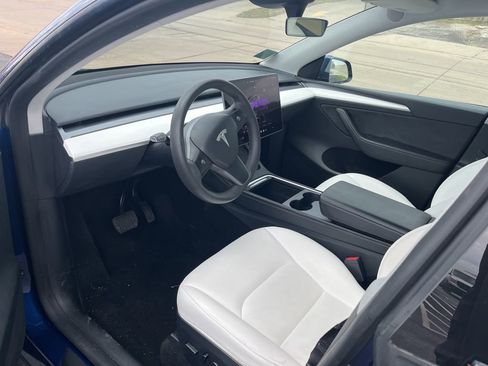 Used 2023 Tesla Model Y Long Range image 21