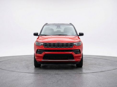 Used 2025 Jeep Compass Limited image 2