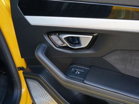 Used 2020 Lamborghini Urus AWD/4WD image 61