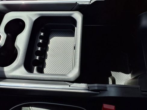 New 2026 RAM 2500 Laramie AWD/4WD image 10
