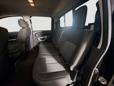 Used 2017 Nissan Titan SV image 24