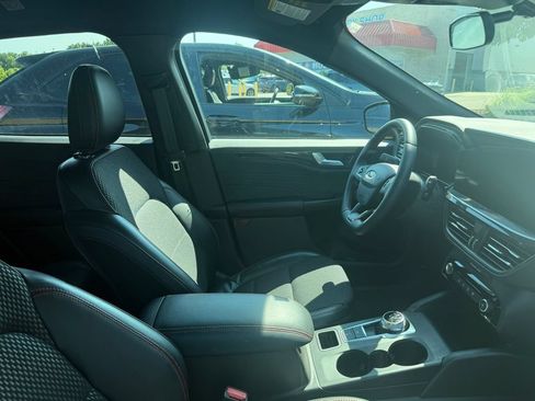 Used 2024 Ford Escape ST-Line w/ Tech Pack #1 AWD/4WD image 9