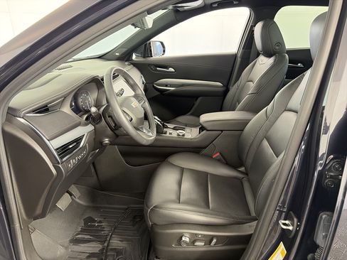 Used 2022 Cadillac XT4 Premium Luxury w/ Technology Package AWD/4WD image 6