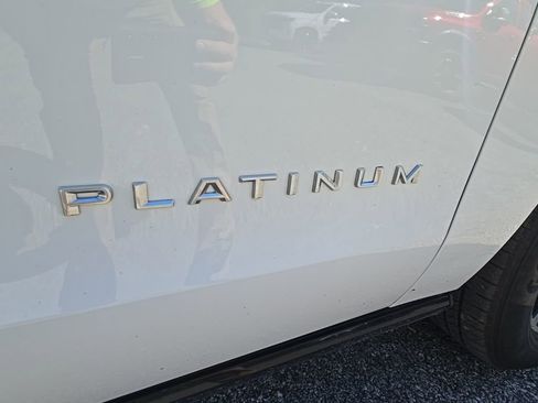 Used 2025 Ford Expedition Platinum image 14