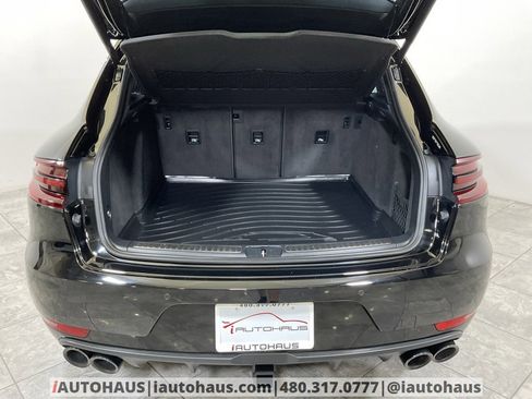Used 2018 Porsche Macan Turbo w/ Premium Package Plus image 12
