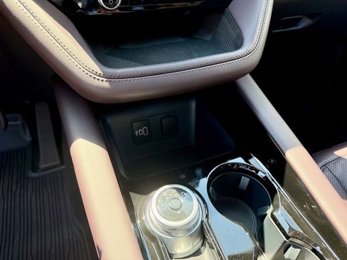 New 2026 Ford Explorer Platinum image 28