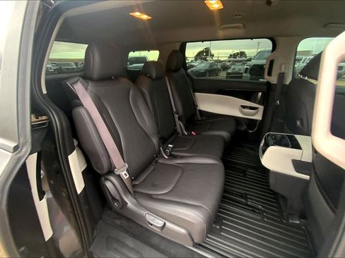 Certified 2024 Kia Carnival EX image 18